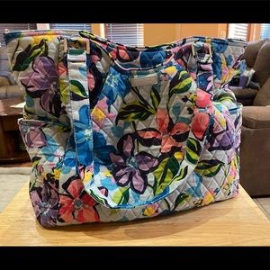 Vera Bradley Glenna Satchel. Factory color Marian Floral. Non smoking home.